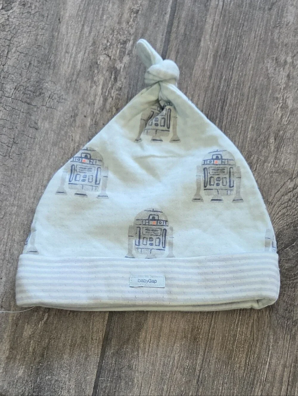 GAP Baby NWT 6-9 Months Striped Star Wars R2D2 Footie Romper and Hat